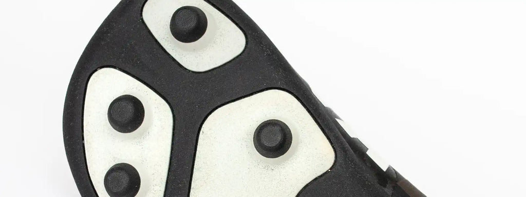 Close-up of Natur adult cleats showing the strategically placed stud system on the sole. The design focuses on optimal traction, stability, and flexibility for superior performance. This footwear is built for durability, supporting natural movement with a flexible midsole and advanced cleat plate system